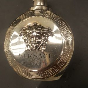 Meet your Posher, Flora